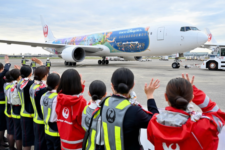 JAL ディズニー「ファンタジースプリングス」テーマの特別機就航
